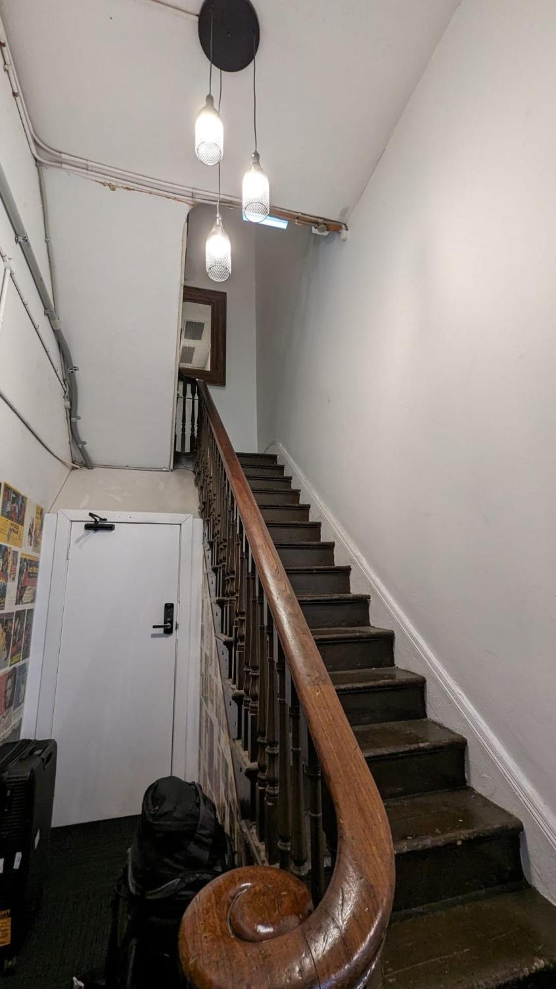 Base Camp Hostel Аделаида Экстерьер фото